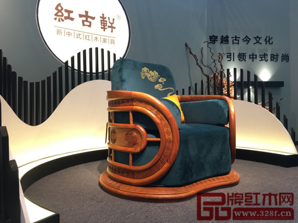 紅古軒新中式經(jīng)典作品《風(fēng)云沙發(fā)》 紅古軒新中式經(jīng)典作品《風(fēng)云沙發(fā)》