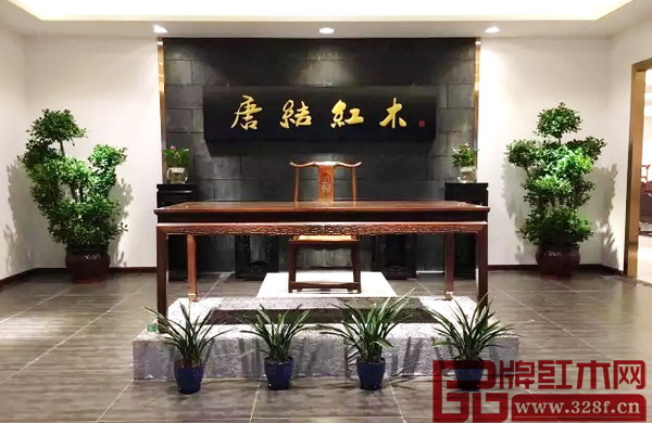 位于紅博城四層的唐結紅木展廳清新雅致,亦古亦今 位于紅博城四層的唐結紅木展廳清新雅致,亦古亦今