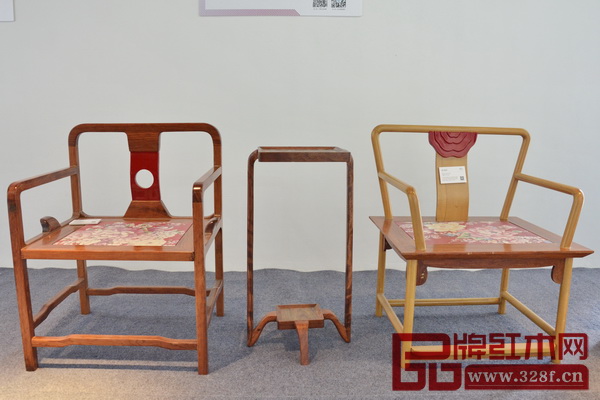 龍江職業(yè)技術(shù)學(xué)校·古韻新風(fēng)(左)、明韻(中)、嫣紅(右) 龍江職業(yè)技術(shù)學(xué)校·古韻新風(fēng)(左)、明韻(中)、嫣紅(右)