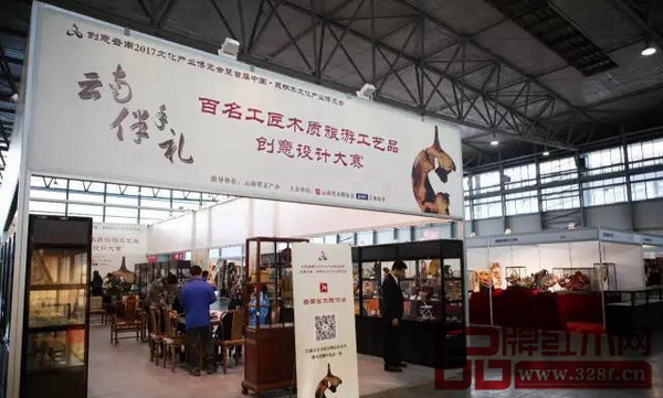 “百名工匠木質(zhì)旅游工藝品創(chuàng)意設(shè)計大賽”展區(qū) “百名工匠木質(zhì)旅游工藝品創(chuàng)意設(shè)計大賽”展區(qū)