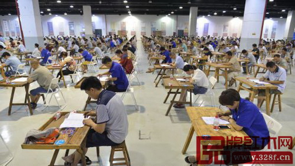 416名考生共同參加2017中國技能大賽全國家具(紅木雕刻)職業技能競賽浙江東陽賽區選拔賽理論考試 416名考生共同參加2017中國技能大賽全國家具(紅木雕刻)職業技能競賽浙江東陽賽區選拔賽理論考試