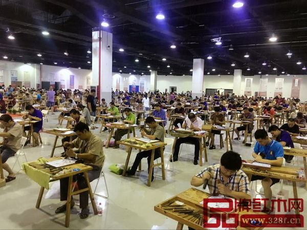 416名木雕匠人參加2017年全國家具（紅木雕刻）職業(yè)技能競賽浙江東陽賽區(qū)選拔賽現(xiàn)場技能競賽環(huán)節(jié)