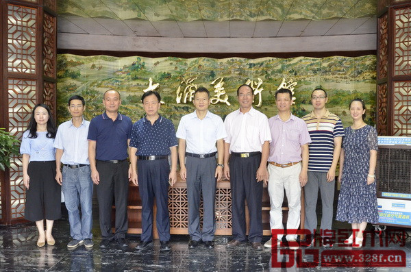 廣東省科學技術協會調研小組在大涌美術館合影留念 廣東省科學技術協會調研小組在大涌美術館合影留念