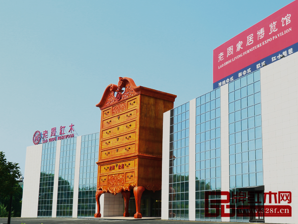老周家居博覽館的雕塑造型目前已以“中國最高的九斗柜造型建筑雕塑”通過“上海大世界基尼斯世界紀錄”