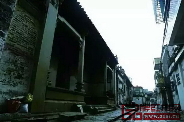 安堂的石板路