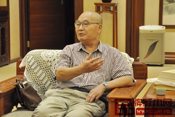 中國高等教育家具設計專業(yè)創(chuàng)始人、中南林業(yè)科技大學博士生導師胡景初 中國高等教育家具設計專業(yè)創(chuàng)始人、中南林業(yè)科技大學博士生導師胡景初