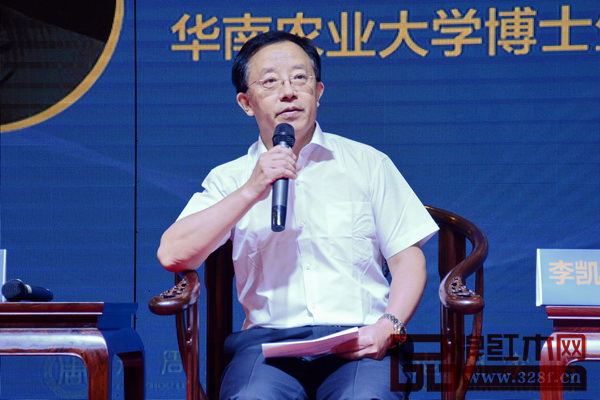 華南農業大學博士生導師李凱夫指出,未來十年是定制類整體家居發展的高峰期 華南農業大學博士生導師李凱夫指出,未來十年是定制類整體家居發展的高峰期