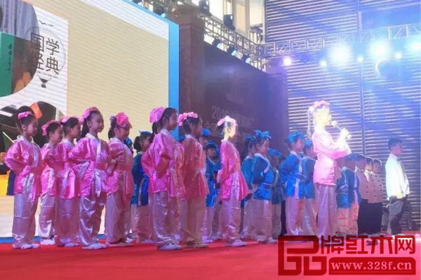 深圳紅木展將加入了“國學、茶道、布藝旗袍”等具有中國特色的文化元素 深圳紅木展將加入了“國學、茶道、布藝旗袍”等具有中國特色的文化元素