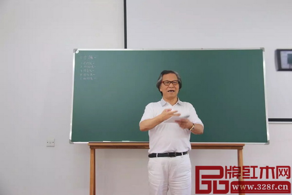 亞太地區手工藝大師、中國工藝美術大師陸光正給學生們授課 亞太地區手工藝大師、中國工藝美術大師陸光正給學生們授課