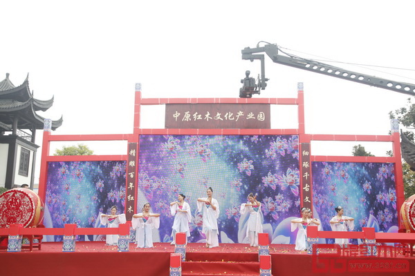 開幕儀式上,古香古色的表演美輪美奐 開幕儀式上,古香古色的表演美輪美奐