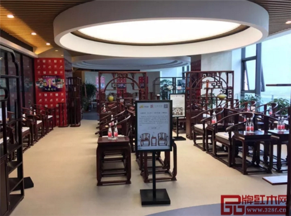 大成尚品紅木家具設置的高端的紅木家具休息區