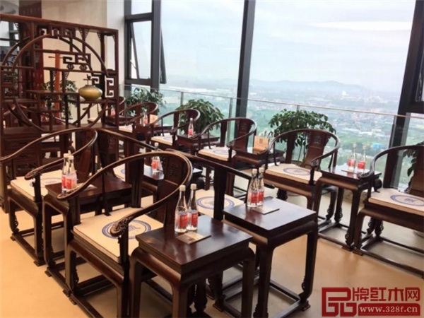 大成尚品紅木家具設置的高端的紅木家具休息區