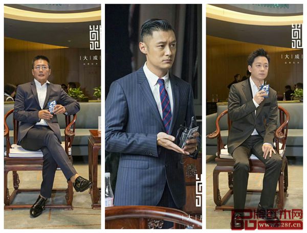 在休息室接受采訪的明星們 在休息室接受采訪的明星們