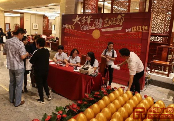 首屆國壽紅木工廠直購節(jié)砸金蛋、抽紅包活動驚喜不斷
