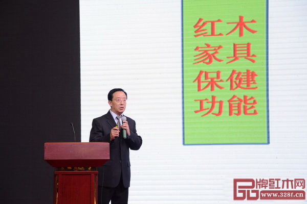 全聯民間文物藝術品商會藝術紅木家具專業委員會專家顧問、華南農業大學博士生導師李凱夫分析,紅木家具功能創新是產業發展的重要趨勢 全聯民間文物藝術品商會藝術紅木家具專業委員會專家顧問、華南農業大學博士生導師李凱夫分析,紅木家具功能創新是產業發展的重要趨勢