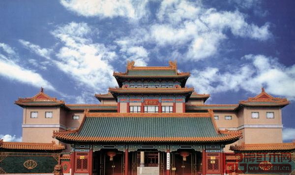 陳麗華酷愛紫檀，投資兩億建了中國紫檀博物館