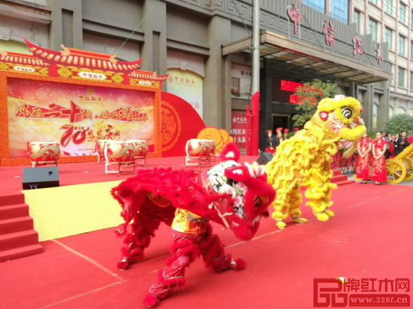 中信紅木20周年感恩慶典現場,舞獅、鼓樂熱鬧非凡 中信紅木20周年感恩慶典現場,舞獅、鼓樂熱鬧非凡