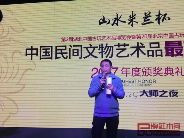 全聯民間文物藝術品商會藝術紅木家具專業委員會專家顧問、明清家具研究學者張輝著作《明式家具圖案研究》榮登“2017年度十大古玩文化圖書排行榜”