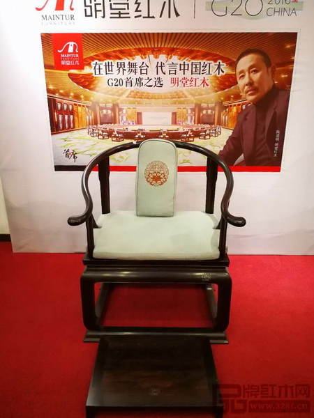 明堂紅木“云工獎(jiǎng)”金獎(jiǎng)獲獎(jiǎng)作品《首席椅》 明堂紅木“云工獎(jiǎng)”金獎(jiǎng)獲獎(jiǎng)作品《首席椅》