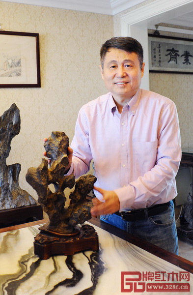 全聯(lián)藝術(shù)紅木家具專業(yè)委員會(huì)專家顧問、明清家具研究學(xué)者張輝 全聯(lián)藝術(shù)紅木家具專業(yè)委員會(huì)專家顧問、明清家具研究學(xué)者張輝