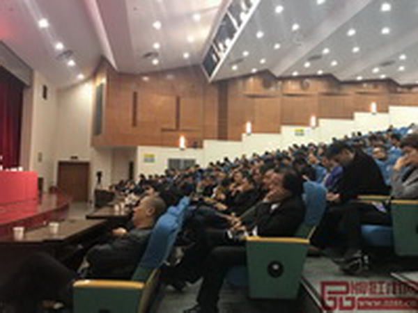 東陽市400余家木雕紅木企業(yè)負(fù)責(zé)人與會(huì) 東陽市400余家木雕紅木企業(yè)負(fù)責(zé)人與會(huì)
