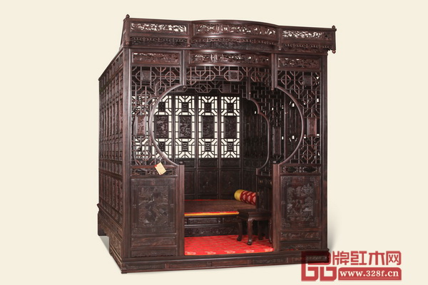 中國傳統(tǒng)工藝大師、波記家具董事長伍建波作品《大葉紫檀千工拔步床》獲得“2014中國民間工藝精品獎”、“ 2014嶺南杯中國(廣州)民間工藝博覽會銅獎”等榮譽 中國傳統(tǒng)工藝大師、波記家具董事長伍建波作品《大葉紫檀千工拔步床》獲得“2014中國民間工藝精品獎”、“ 2014嶺南杯中國(廣州)民間工藝博覽會銅獎”等榮譽