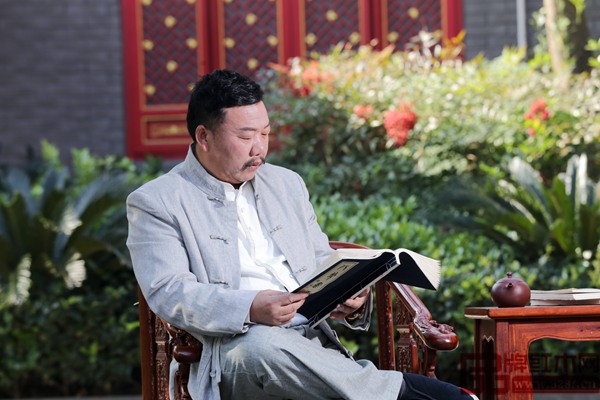 中國(guó)傳統(tǒng)工藝大師、明清居董事長(zhǎng)金彪云