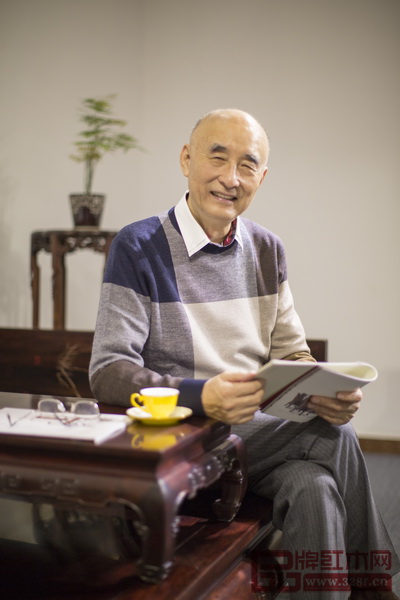 中國傳統工藝大師、泰和園董事長邵湘文,將作為中方赴美交流文化大使,與美國藝術界共享中西方家具文明的最新杰作 中國傳統工藝大師、泰和園董事長邵湘文,將作為中方赴美交流文化大使,與美國藝術界共享中西方家具文明的最新杰作