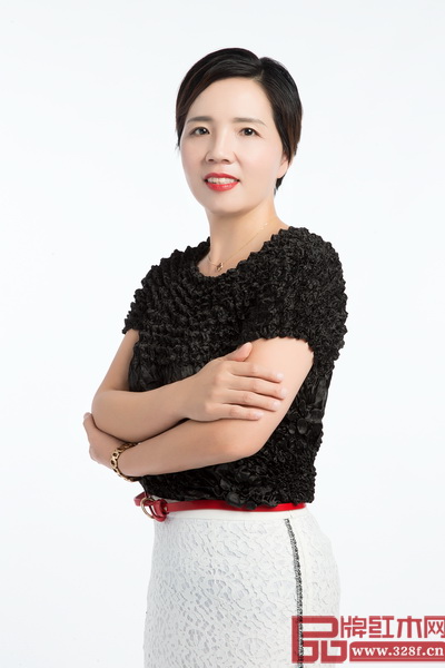 中信紅木董事長夫人李偉珍 中信紅木董事長夫人李偉珍