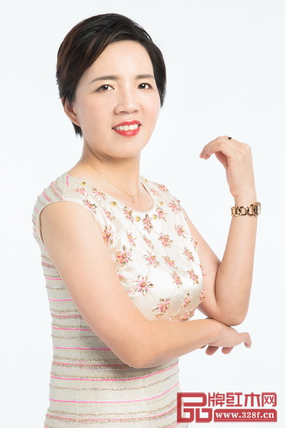 中信紅木董事長夫人李偉珍 中信紅木董事長夫人李偉珍
