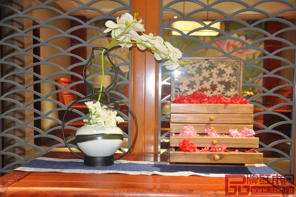 精巧的布置為雙洋紅木展廳增光添彩