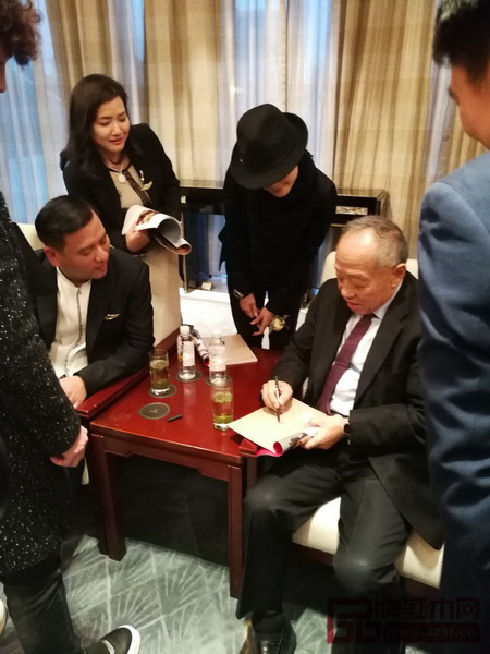 外交部前部長李肇星為戴為紅木內刊題詞
