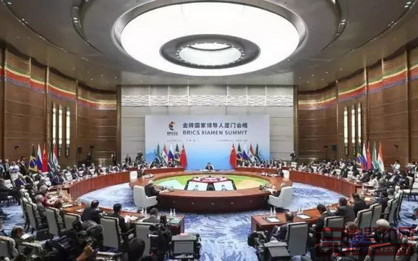 明堂紅木為金磚峰會打造的主會議桌 明堂紅木為金磚峰會打造的主會議桌