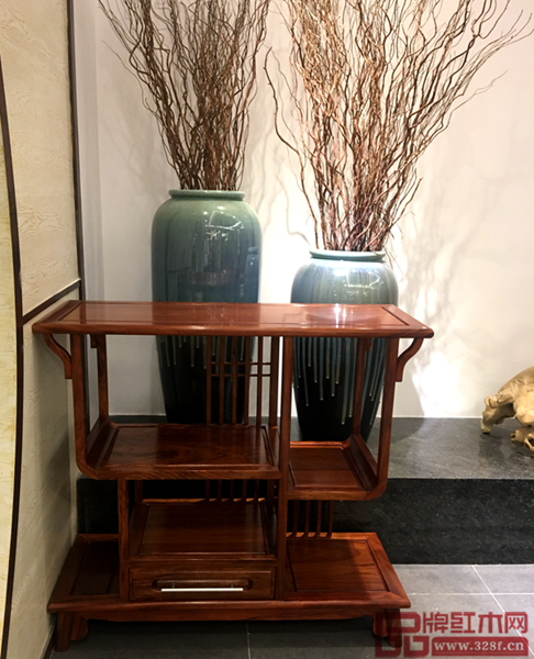 水雨軒茶水柜,“最佳角度獎”獲得者的獎品 水雨軒茶水柜,“最佳角度獎”獲得者的獎品