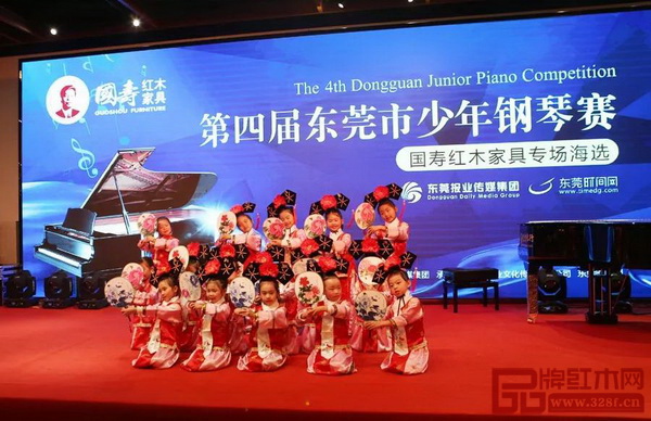 “第四屆東莞市少年鋼琴賽”國壽紅木專場海選現場精彩的開場舞 “第四屆東莞市少年鋼琴賽”國壽紅木專場海選現場精彩的開場舞