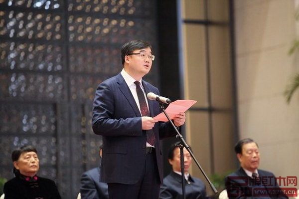浙江省金華市市委常委、東陽市市委書記黃敏在大展開幕式致辭 浙江省金華市市委常委、東陽市市委書記黃敏在大展開幕式致辭