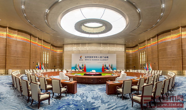 金磚國家領導人第九次會晤在福建廈門召開，會場上再現紅木家具和影雕、木雕元素