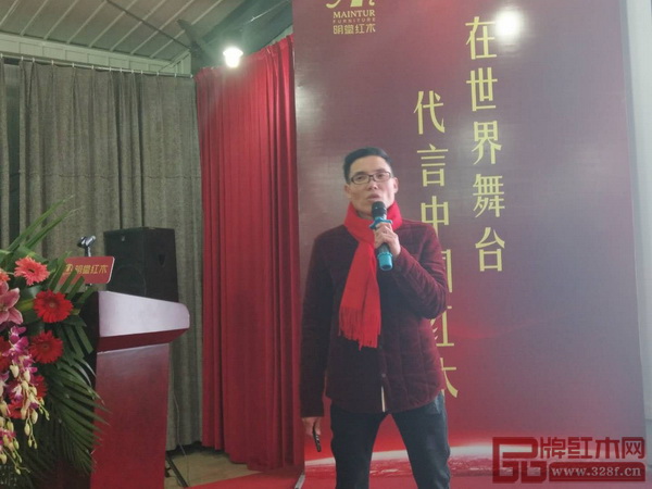 明堂紅木技術(shù)研發(fā)部負責人張宏軍做《產(chǎn)品力,企業(yè)的第一生產(chǎn)力》明堂紅木2018產(chǎn)品規(guī)劃報告 明堂紅木技術(shù)研發(fā)部負責人張宏軍做《產(chǎn)品力,企業(yè)的第一生產(chǎn)力》明堂紅木2018產(chǎn)品規(guī)劃報告