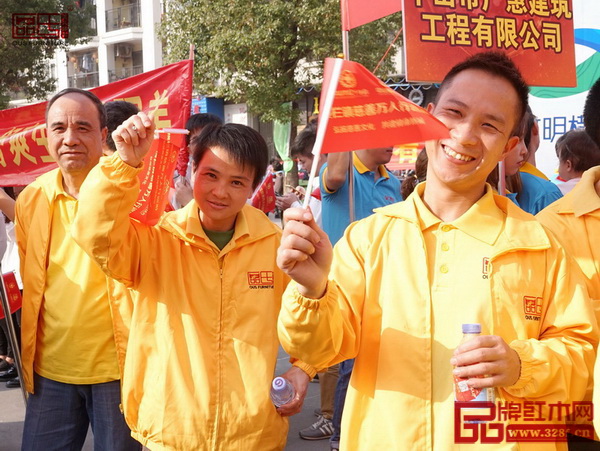 區氏臻品的員工們積極參與慈善萬人行