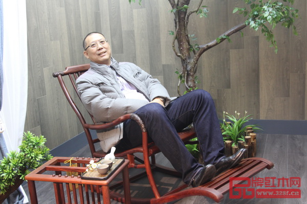 緬甸家具工業商會KYAW KYAW WIN會長體驗紅古軒紅木家具
