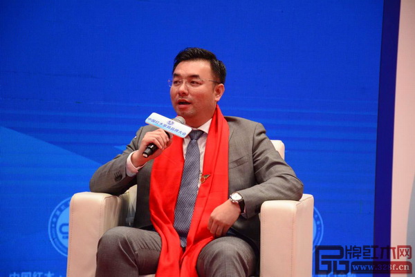 國壽紅木副董事長陳淦凡第八屆中國紅木家具品牌論壇上分享紅木家具廠商經營之道