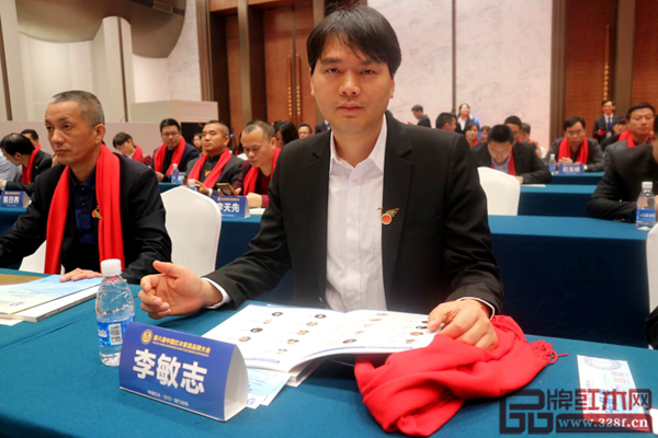 伍氏大觀園董事長助理李敏志受邀出席第八屆中國紅木家具品牌大會 伍氏大觀園董事長助理李敏志受邀出席第八屆中國紅木家具品牌大會