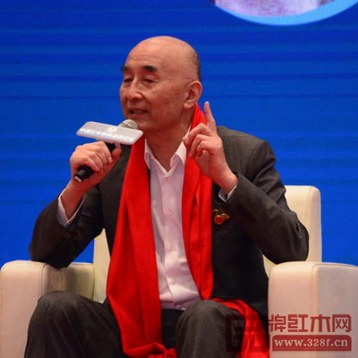 中國傳統工藝大師、全聯藝術紅木家具專業委員會主席團主席、深圳泰和園董事長邵湘文 中國傳統工藝大師、全聯民間文物藝術品商會藝術紅木家具專業委員會主席團主席、深圳泰和園董事長邵湘文