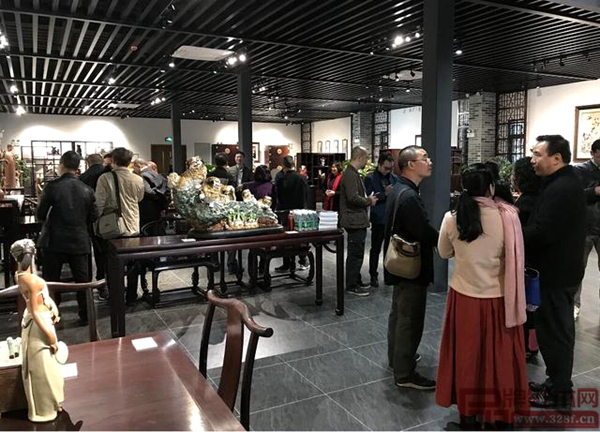 展覽現場熱鬧非凡 展覽現場熱鬧非凡
