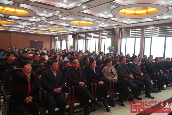新明紅木全體員工參加2017年總結大會 新明紅木全體員工參加2017年總結大會