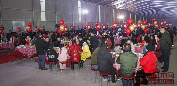 中信紅木2017年總結表彰大會暨迎春聯誼晚會現場,熱鬧不已 中信紅木2017年總結表彰大會暨迎春聯誼晚會現場,熱鬧不已