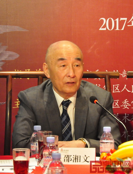 泰和園創始人、“絲翎檀雕”的研究發起者與推動者邵湘文