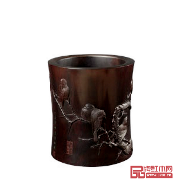 國家博物館永久收藏的絲翎檀雕筆筒 國家博物館永久收藏的絲翎檀雕筆筒