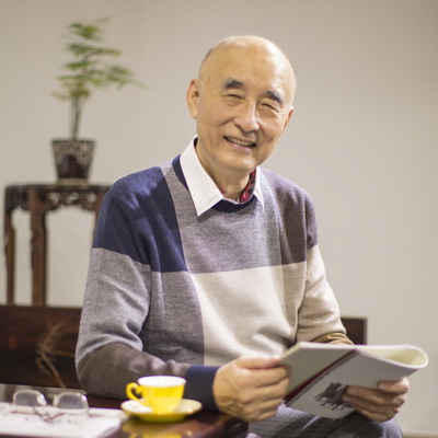 中國(guó)傳統(tǒng)工藝大師、全聯(lián)民間文物藝術(shù)品商會(huì)藝術(shù)紅木家具專業(yè)委員會(huì)主席團(tuán)主席、深圳泰和園董事長(zhǎng)邵湘文： 