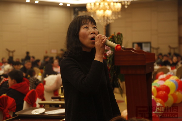 海強(qiáng)紅木員工歌聲動人